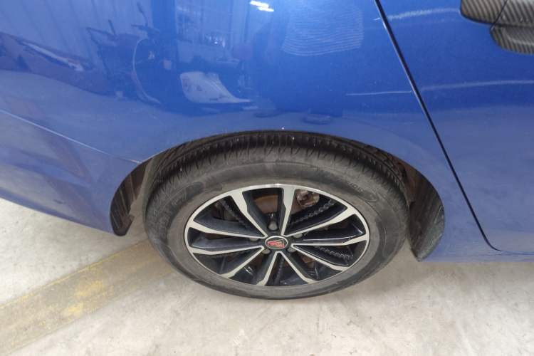 Used Roewe i5 2020 1.5L Automatic 4G Connect Luxury Flagship Edition Exterior 3