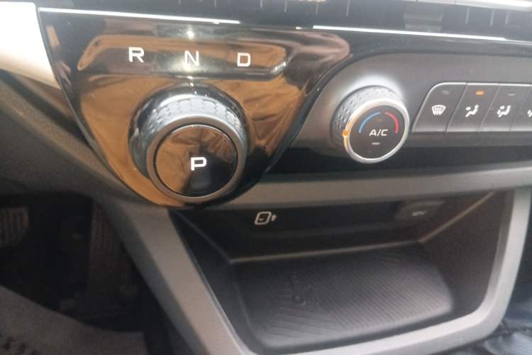 Used Bestune NAT 2023 PRO Comfortable Travel Battery-Swap Version 401km Gear Lever