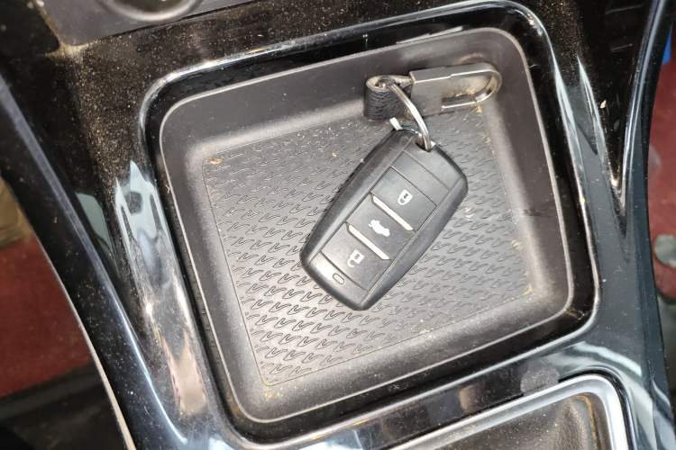 Used Land X2 2017 1.6L Manual Sharp Edition
