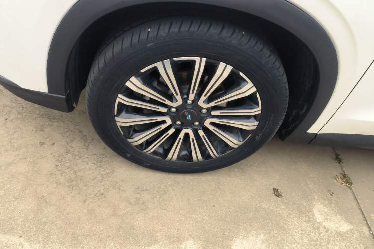 Used CHANGAN OSHAN X5 2021 1.5T DCT Prestige Edition Left Front Wheel Hub