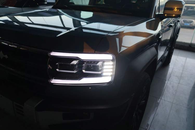 Used Formula Leopard Leopard 5 2023 Navigator Edition