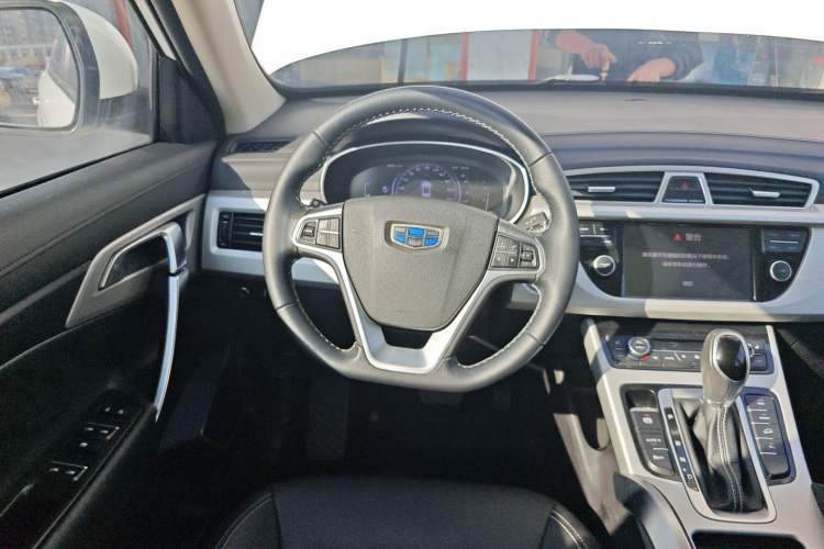 Used Geely Auto Emgrand X7 Sport 2018 1.8TD Automatic Two-Wheel Drive Smart Connect 4G Internet Edition
