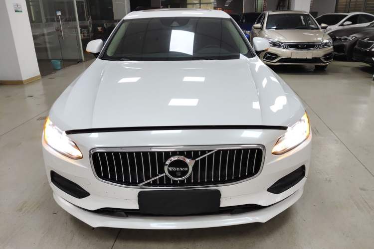 Used Volvo S90 2018 T4 Zhiyuan Edition
