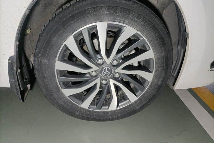 Used Toyota Corolla 2018 Dual-Engine 1.8L E-CVT Smart Edition
