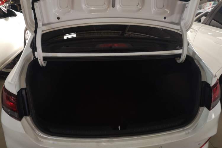 Used Hyundai Celesta 2018 1.6L Automatic GL Enjoyment Edition China VI compliant Trunk