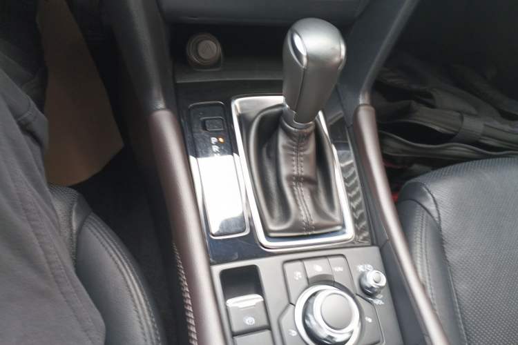 Used Mazda 3 Axela 2017 Hatchback 2.0L Automatic Sport Model China V Emission Standard Gear Lever