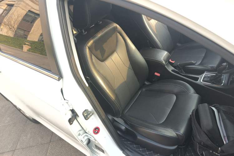 Used Geely Auto Emgrand 2016 Sedan 1.5L CVT Upward Version
