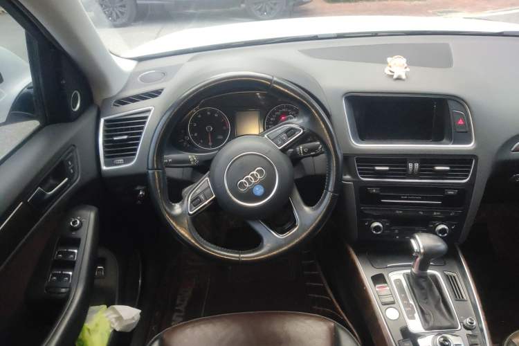 Used Audi Q5 2016 40 TFSI Comfort Model Steering Wheel