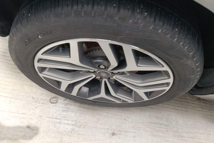 Used Land Rover Range Evoque 2021 Range Rover Velar L 249PS R-Dynamic First Edition Right Rear Wheel Hub