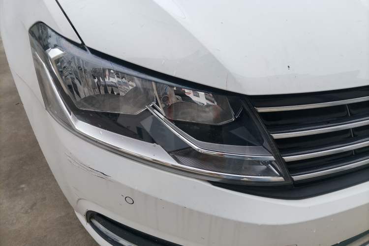 Used Volkswagen Lavida 2015 1.6L Automatic Comfort Edition Right Front Headlight