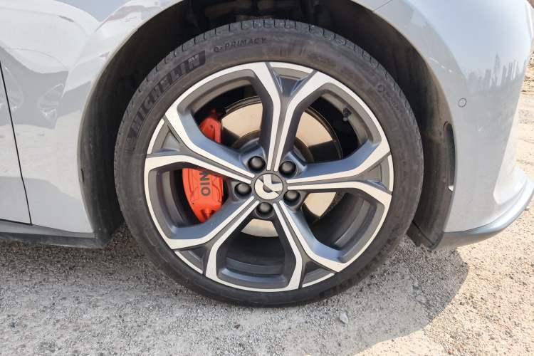 Used Nio ET5 2024 75 kWh Right Front Wheel Hub