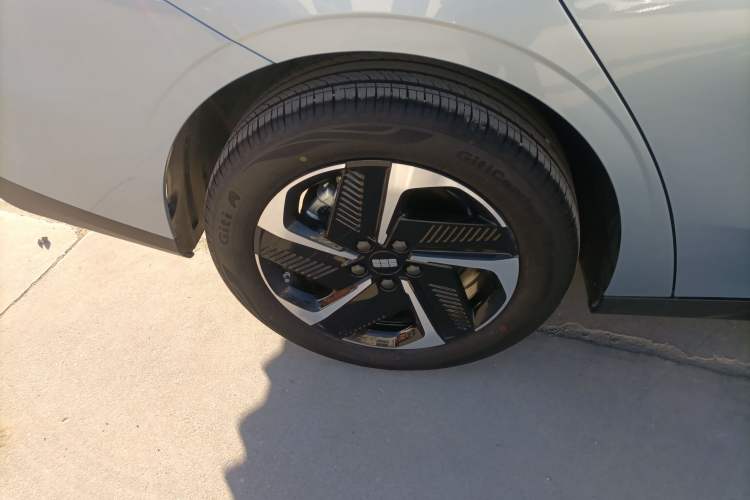 Used Geely Galaxy L6 2025 EM-i 140km Starship Edition