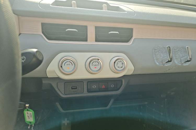 Used Chery QQ Ice Cream 2022 120km Conical Shape Lithium Iron Phosphate
