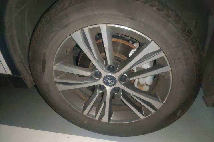 Used BYD Song Pro 2021 1.5T Automatic Xiaoyun Luxury Model Right Front Wheel Hub