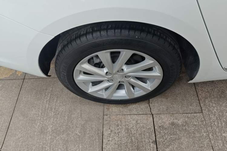 Used Buick Verano 2017 Sedan 15S Automatic Leading Model Right Rear Wheel Hub