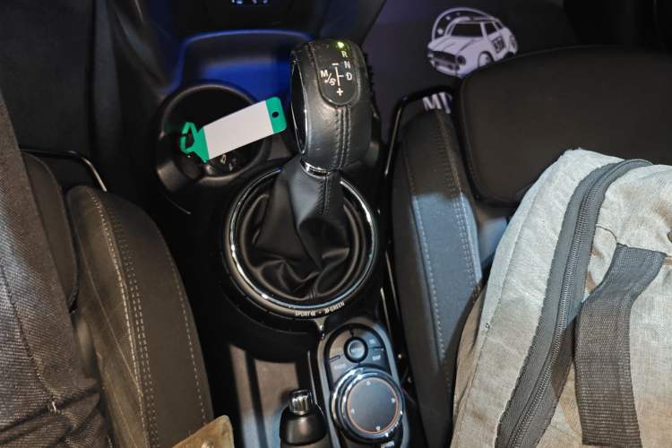 Used MINI 2016 1.5T COOPER Pioneer Edition Five-Door Model Gear Lever