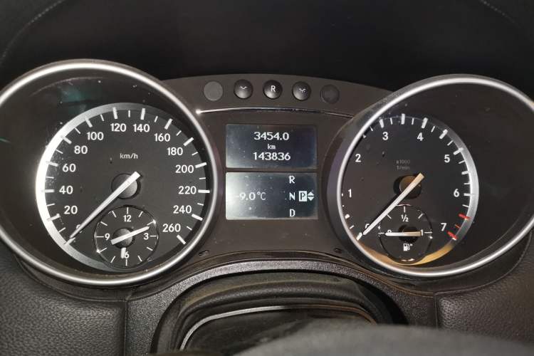 Used Mercedes-Benz M-Class 2010 ML 350 4MATIC Luxury Model
