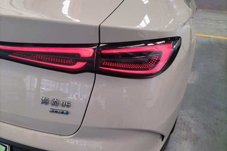 Used BYD Seal 06 New Energy 2025 DM-i Smart Drive 120KM Prestige Model Right Rear Taillight