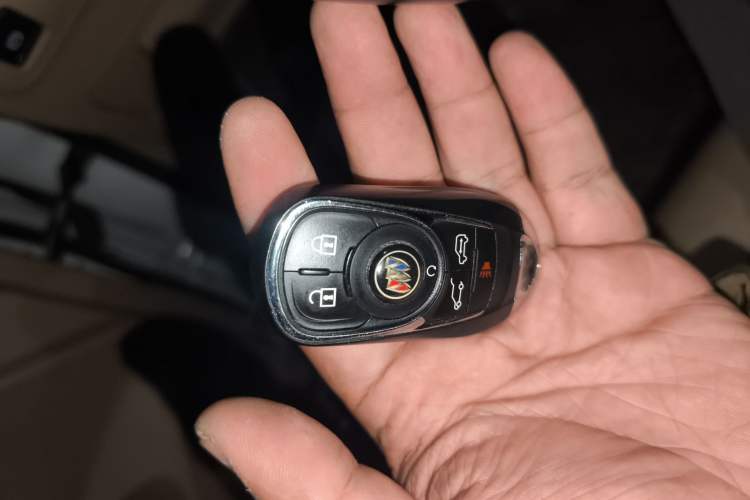 Used Buick GL8 2017 ES 28T Luxury Model China V Standard Vehicle Key