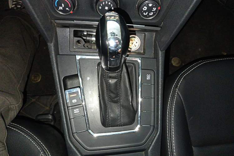 Used Volkswagen Lamando 2015 230TSI DSG Fashion Edition Gear Lever