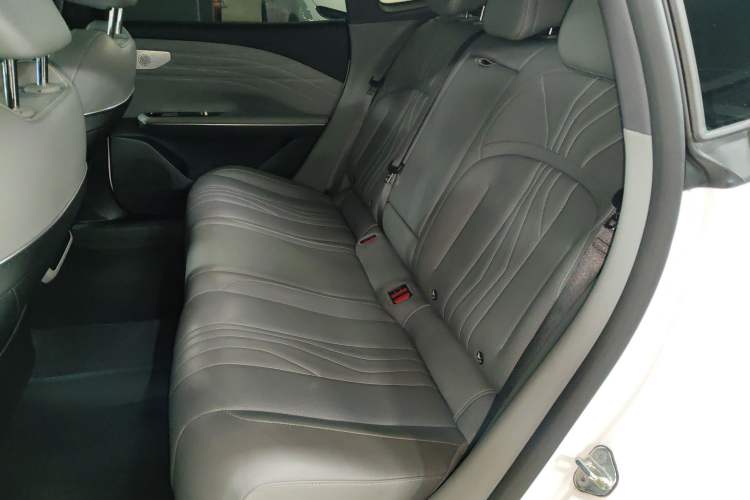 Used Geely Galaxy E8 2024 665 km Range Rear-Drive Starship Long-Range Version