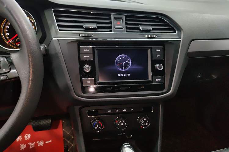 Used Volkswagen Tiguan L 2020 330TSI Automatic Two-Wheel Drive Luxury Edition China VI Standard
