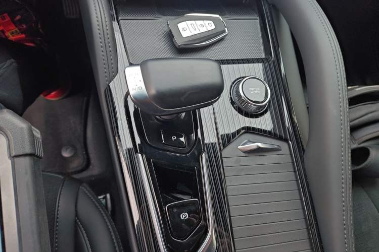 Used Geely Auto Monjaro L 2024 2.0TD High-Power Automatic Two-Wheel Drive Skyline Edition
