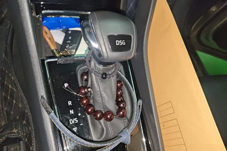 Used Skoda Kodiaq 2019 Facelifted TSI330 7-Seater Two-Wheel-Drive Deluxe Enjoyment Version China V Emission Standard Gear Lever