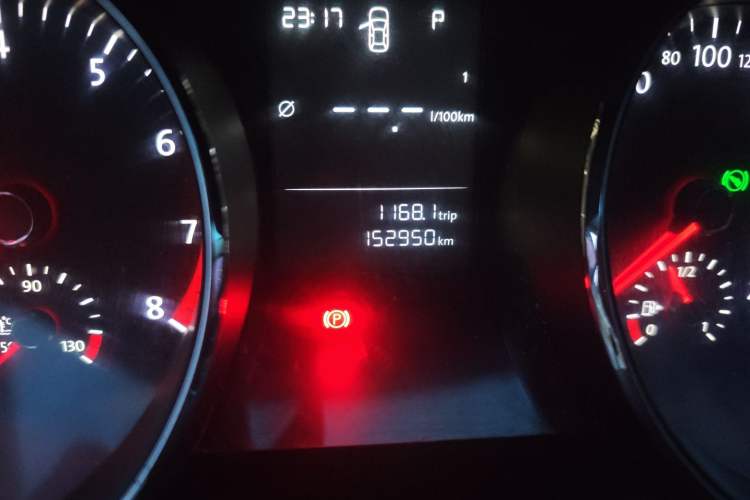 Used Volkswagen Lamando 2015 230TSI DSG Fashion Edition Odometer Close Up