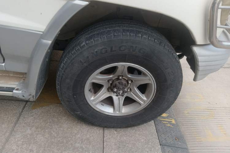 Used Leopaard Heijingang 2013 2.2L Manual 4x4 Standard Edition Right Front Wheel Hub