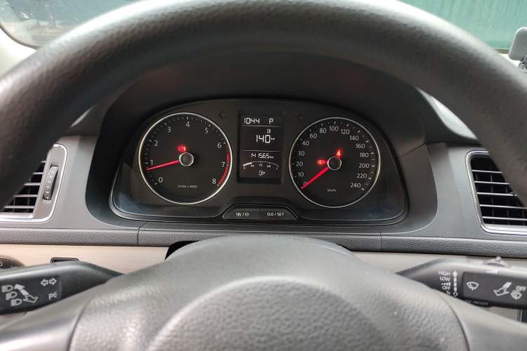 Used Volkswagen Lavida 2013 1.6L Automatic Comfort Edition Odometer Close Up