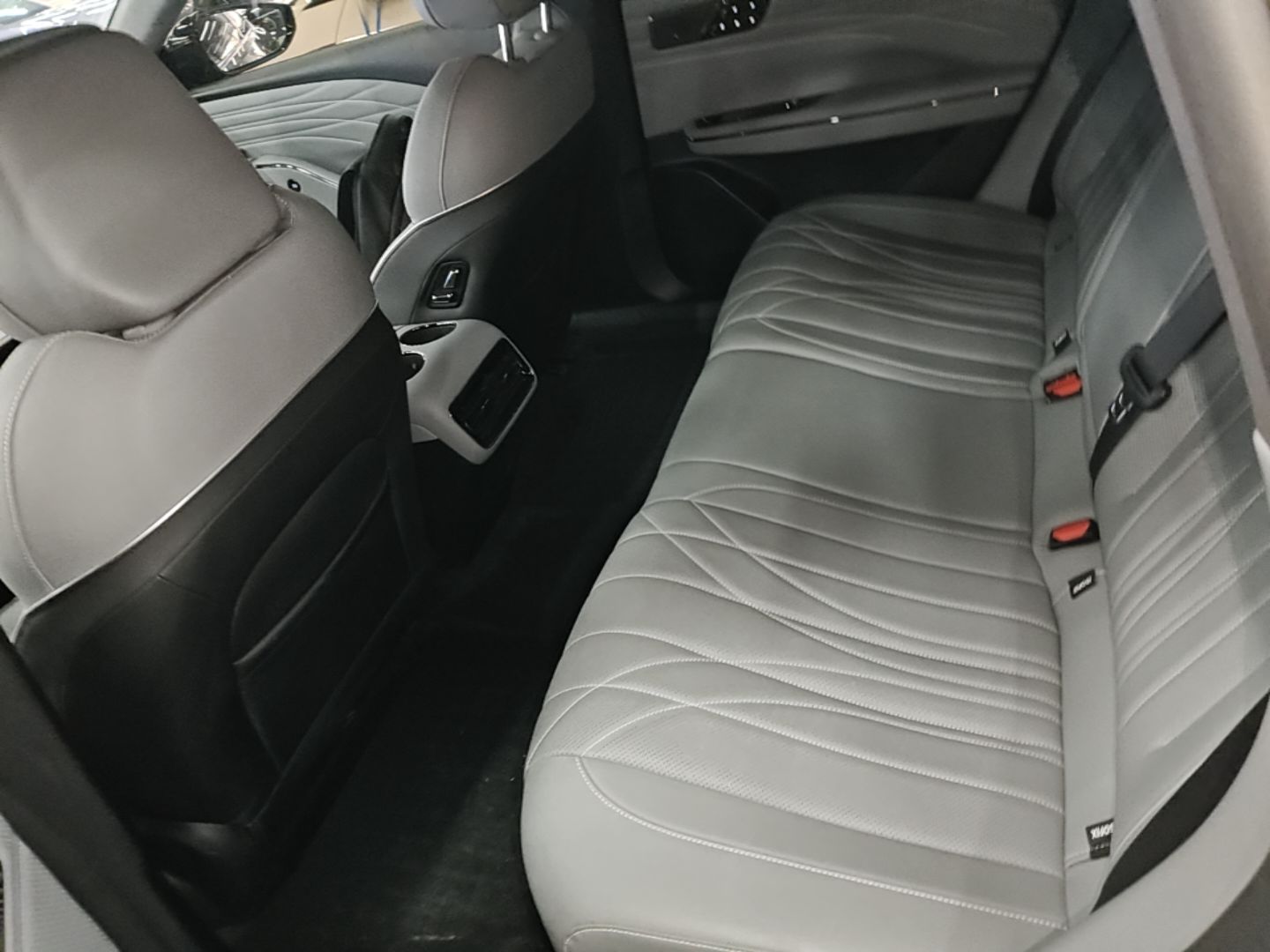 Geely Galaxy E8 2025 700 km Long-Range Intelligent Driving Version — снимка 20