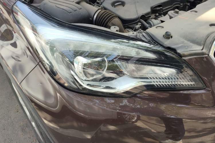 Used Buick Envision 2018 20T Two-Wheel Drive Luxury Model Right Front Headlight