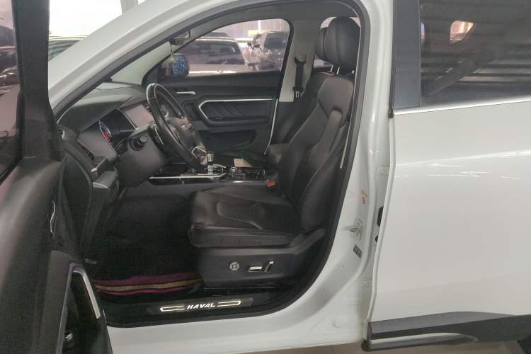 Used Haval H6 2017 Blue Label 1.3T Automatic Two-Wheel Drive ZhiShang Model
