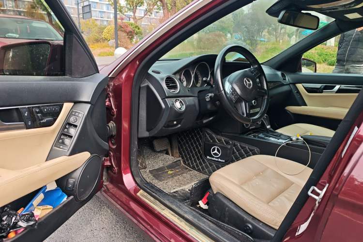 Used Mercedes-Benz C-Class 2011 C 200 CGI Fashion Model