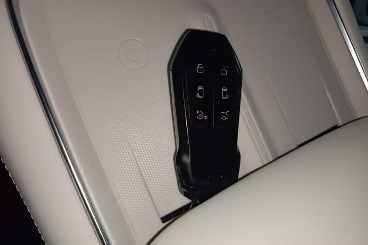 Used XPeng X9 2024 702 Ultra-Long Range Pro