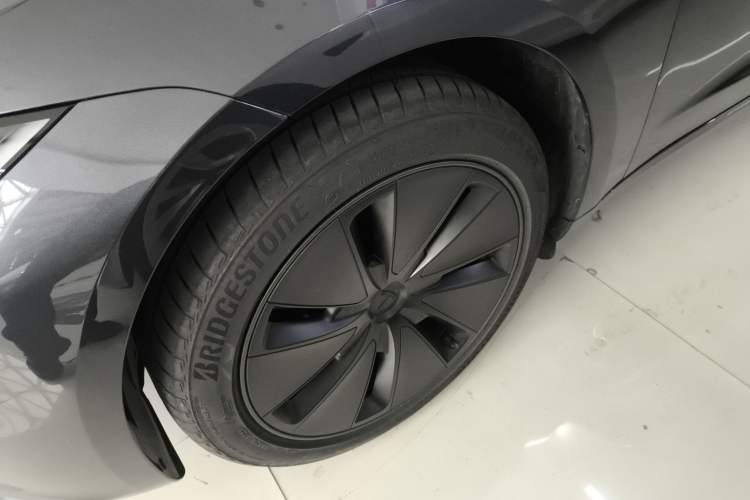 Used Tesla Model 3 2025 Rear-Wheel-Drive Version Exterior 4