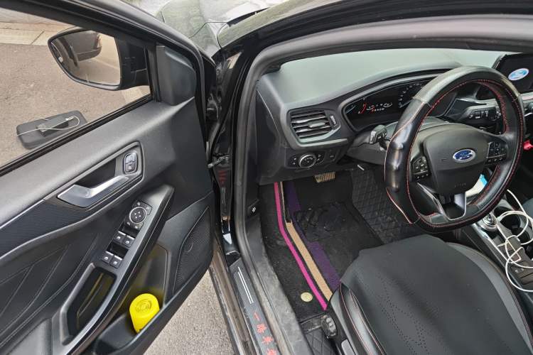 Used Ford Focus 2020 Sedan EcoBoost 180 Automatic ST Line Driver Seat