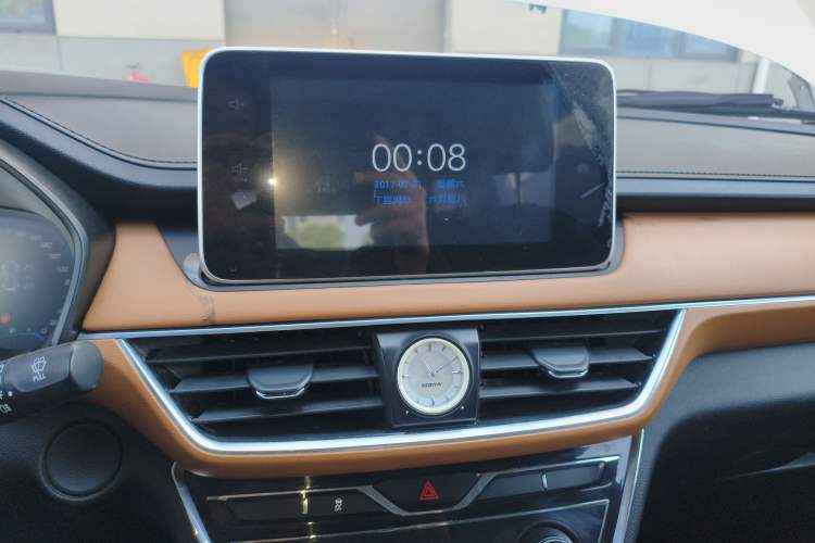 Used Wuling Hongguang S3 2018 1.5L Manual Luxury Model China V Standard Audio And AC Panel