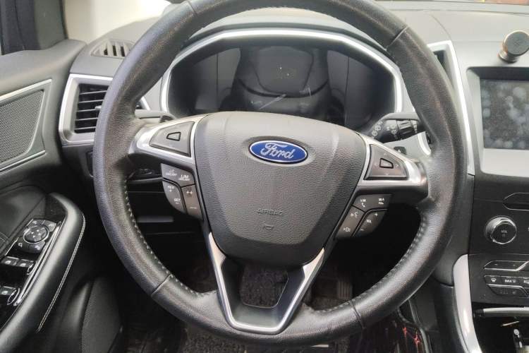 Used Ford Edge 2016 EcoBoost 245 Two-Wheel-Drive Titanium 7-Seater Steering Wheel