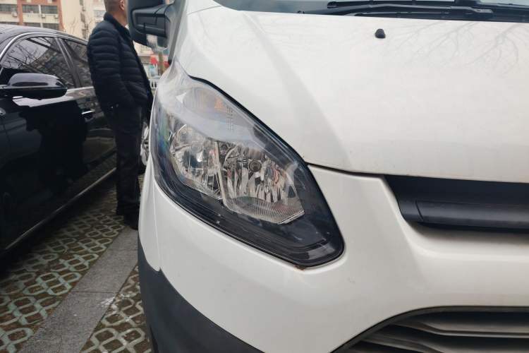 Used Ford Transit 2017 2.0T Diesel Multi-Function Commercial Vehicle Short Wheelbase Mid-Roof China V Standard Right Front Headlight