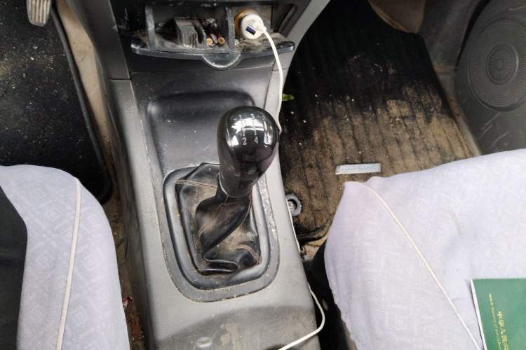 Used Dongfeng Shuaike 2013 1.5L Manual Standard Model 7-Seater China V Standard