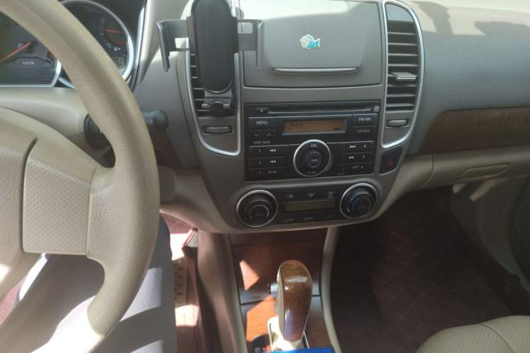 Used Nissan Sylphy 2009 1.6XL Automatic Luxury Sunroof Edition Audio And AC Panel