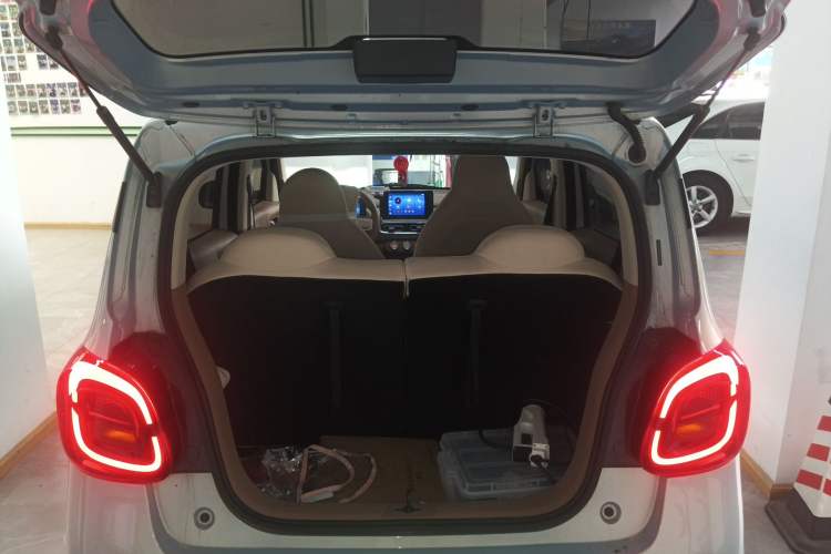Used Wuling Hongguang MINIEV 2025 Four-Door Version Premium Edition Trunk