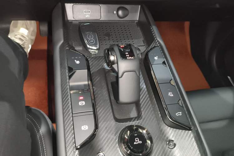 Used Haval H Dog 2023 1.5T Two-Wheel Drive Chao Ye Version Plus Gear Lever