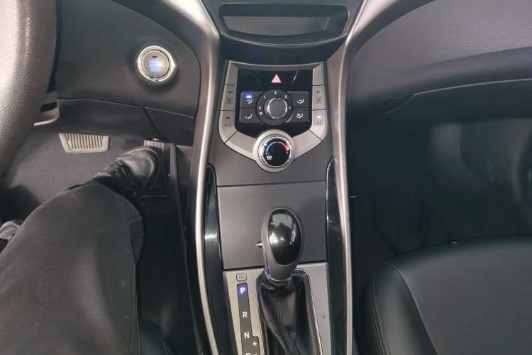 Used Hyundai Elantra (5th Generation / Langdong) 2012 1.6L Automatic Leading Model Gear Lever