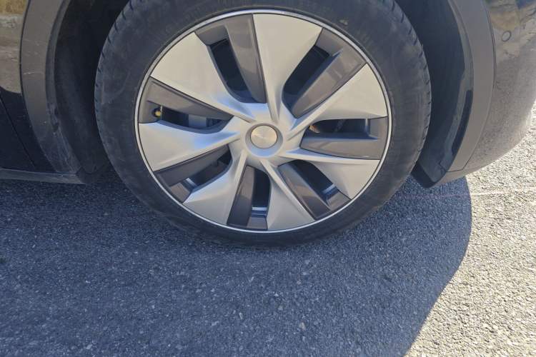 Used Tesla Model Y 2022 Rear-Wheel-Drive Version Right Front Wheel Hub