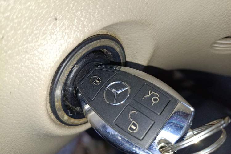 Used Mercedes-Benz Viano 2011 2.5L Prestige Edition Vehicle Key