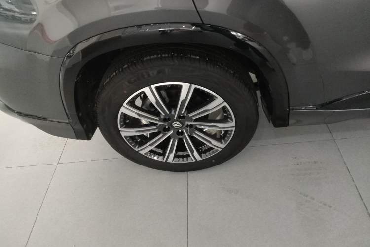 Used CHANGAN CS75 PLUS 2024 3rd Generation Champion Edition 1.5T Intelligent Drive Dynamic Model
