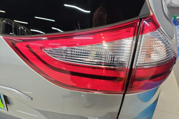 Used Toyota Sienna 2020 3.5L Two-Wheel Drive CE Trim 7-Seater Canadian Version